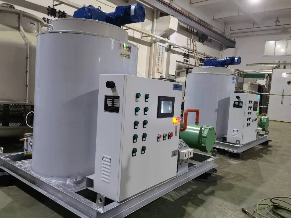 哥斯達黎加兩臺量身定制比澤爾機頭，日產量5噸片冰機調試完成，即將裝柜出貨。