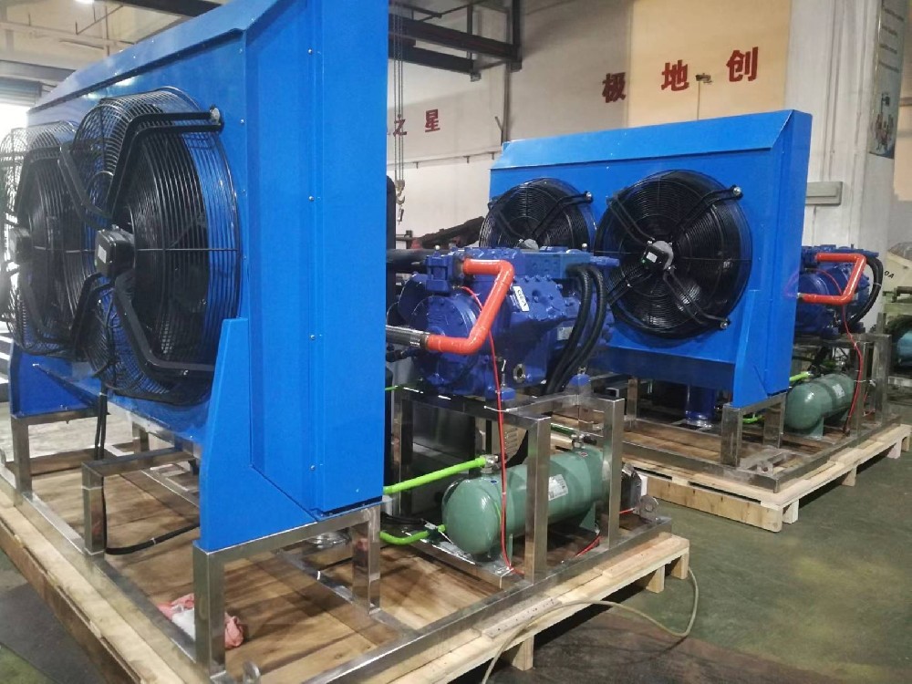 澳洲客戶量身定制風冷系統(tǒng)，日產(chǎn)量5噸海水制冰機。