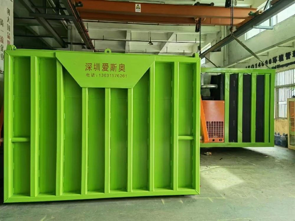 擁有三級(jí)降溫技術(shù)，核心專(zhuān)利的愛(ài)斯奧高端真空預(yù)冷機(jī)山東大型蔬菜基地再走兩臺(tái)。三級(jí)降溫技術(shù)擁有三大優(yōu)勢(shì)：第一，真空箱體設(shè)計(jì)壽命高達(dá)15到20年以上，第二，使用成本非常低，第三，省電效果非常明顯！